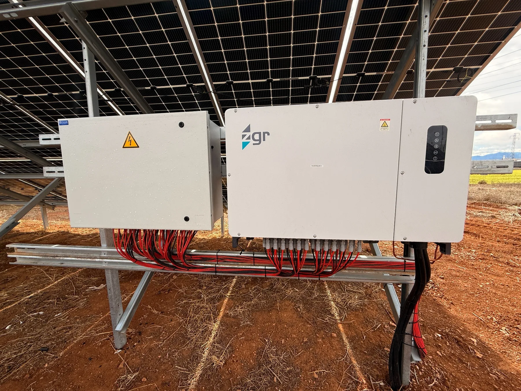 Inversor y cuadro de instalación fotovoltaica