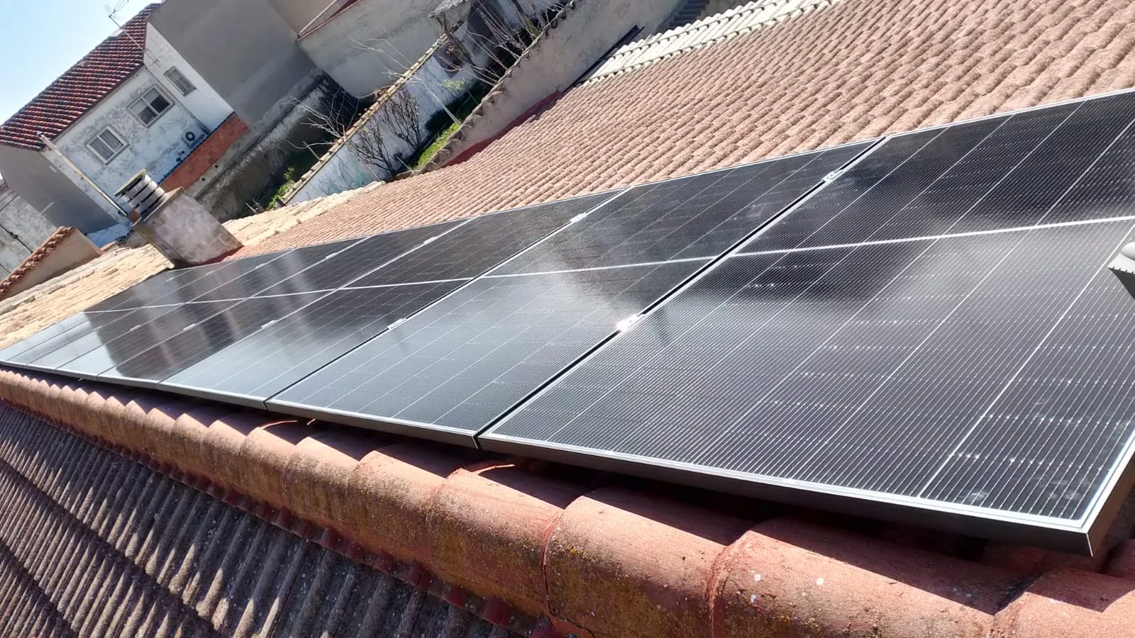 Paneles fotovoltaicos en cubierta